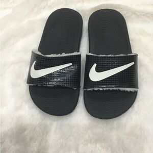 Nike Sherpa lined slides 11